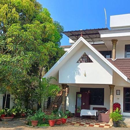 Alma Homestay Mararikulam Bagian luar foto
