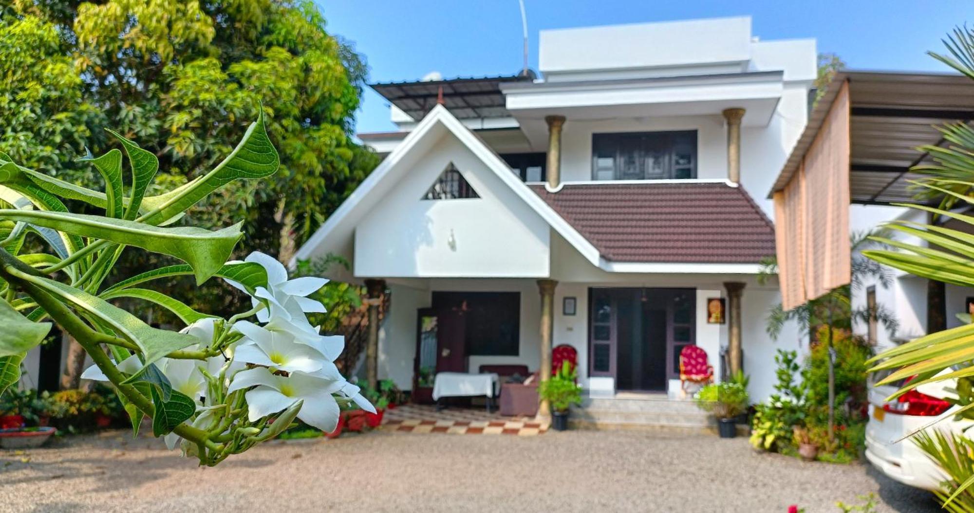 Alma Homestay Mararikulam Bagian luar foto