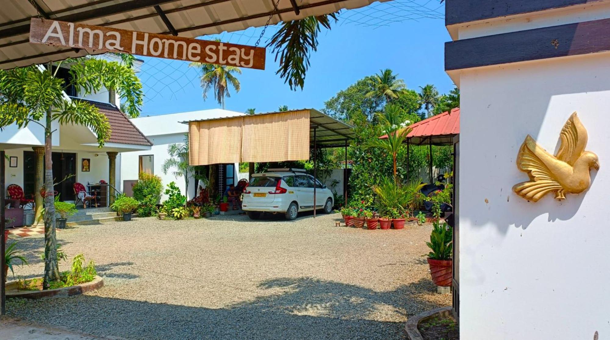 Alma Homestay Mararikulam Bagian luar foto