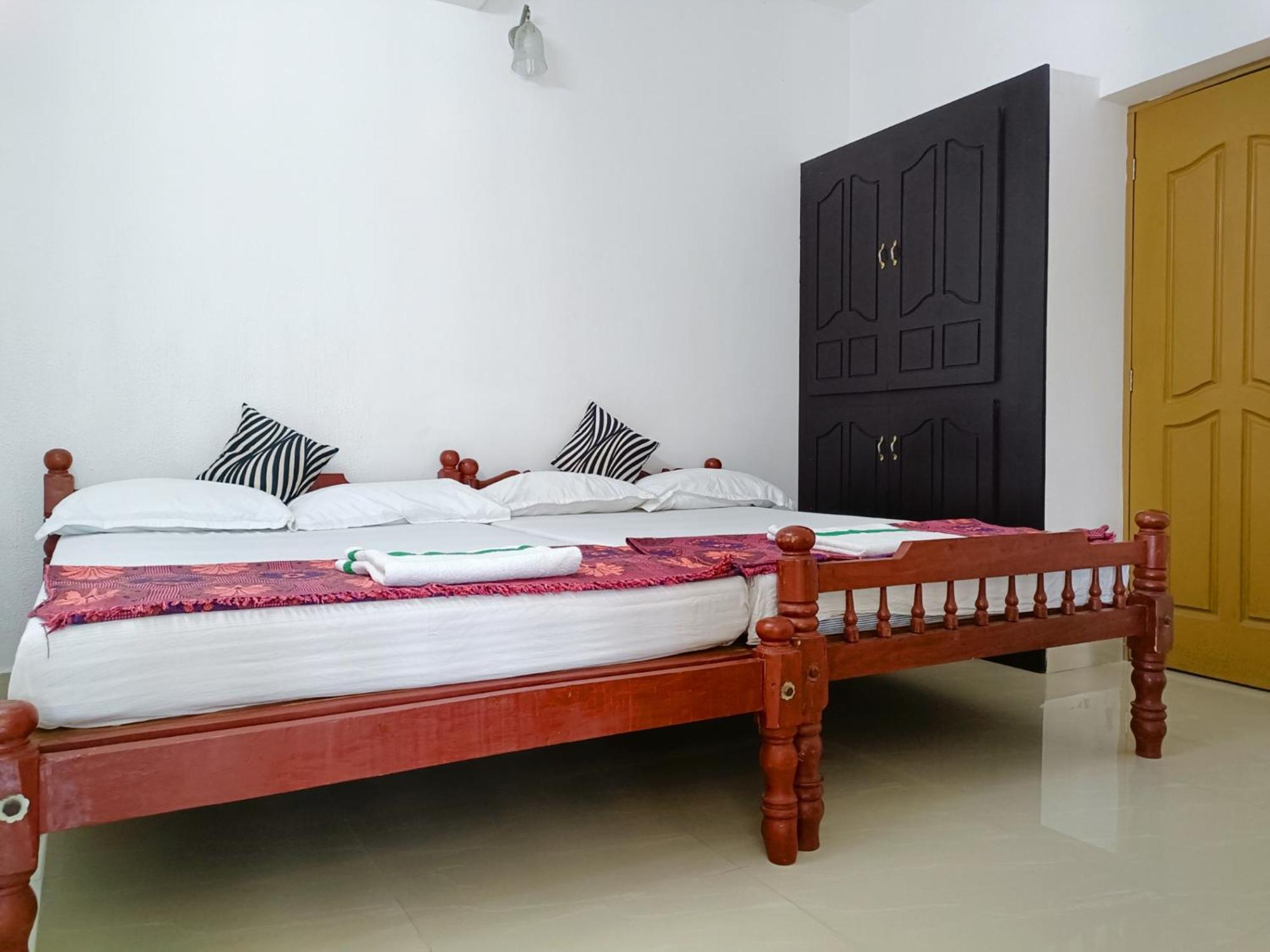 Alma Homestay Mararikulam Bagian luar foto