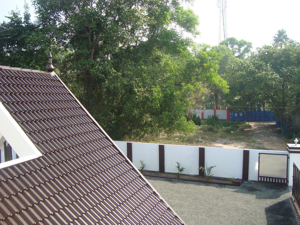 Alma Homestay Mararikulam Bagian luar foto